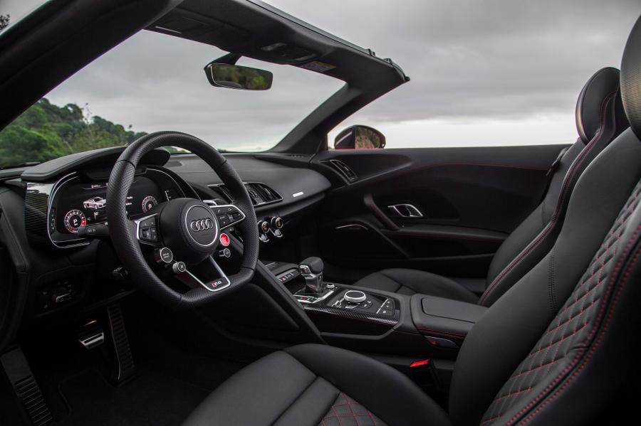 Интерьер Audi R8 Spyder V10 2016 года  (WW) (фото 15 из 61)
